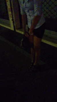 Elena per strada senza slip_1.gif