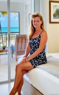 Honeymoon on bed01.jpg