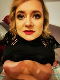 6375668-karnia-sexy-wife.jpg