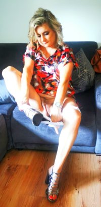 6375632-karen-sexy-home-slut-wife.jpg