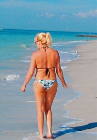 sexy-ass-on-beach.jpg