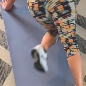 Wife’s fat ass bouncing in leggings