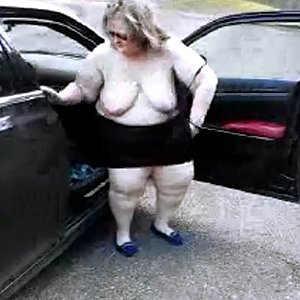 Exposing my tits in public