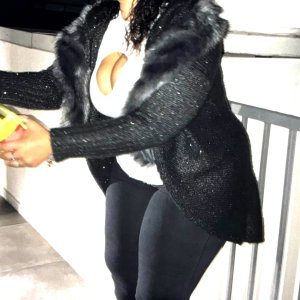 Exposing her cleavage & thick thighs