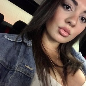 Use you cum as lip balm for her