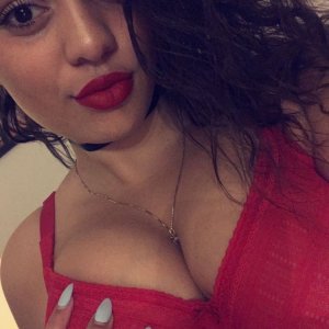 Let her leave lipstick on your cock