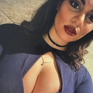 Showing her cleavage