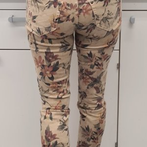 The sexy ass of my mature colleague