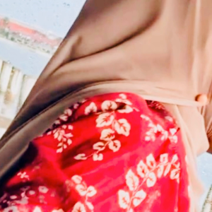 Arab Wife shaved Pussy in the back of a van 🚐