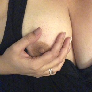 wife tits/nips