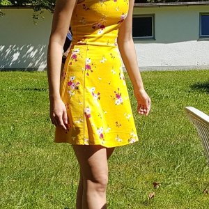 She has dress size XXS