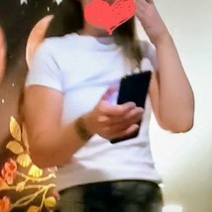 This was me messaging the guy I picked a black man mid 30s he persuaded me