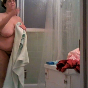 bbw shower peek